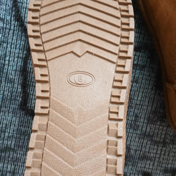 Fuzzy Booties - Picture 4 of 7